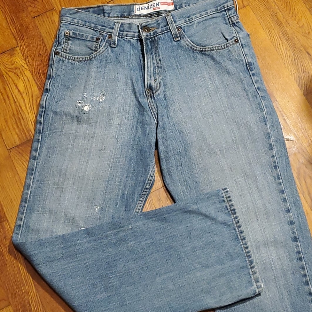 Distressed Levi's boyfriend 281 straight leg Jeans